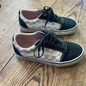 Vans size 6 women’s black and checkered. great used condition.